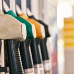 10 trucos para saber cómo ahorrar combustible al conducir